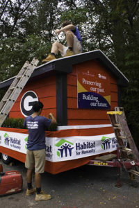 Ben & Sam, German exchange volunteers, work on the homecoming float