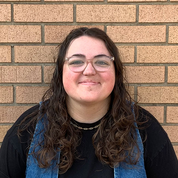 Neely McCommons : Business Manager
